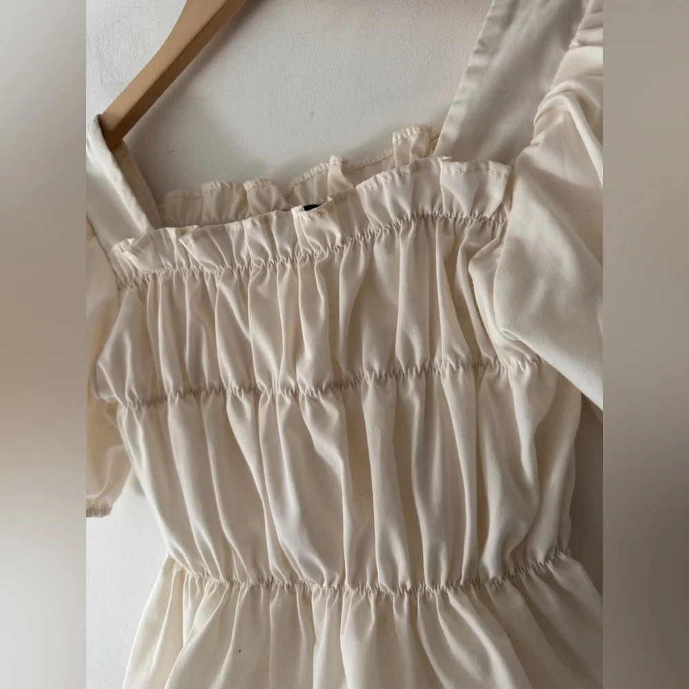 DAZY Cream Ruched Puff Sleeve‎ Blouse